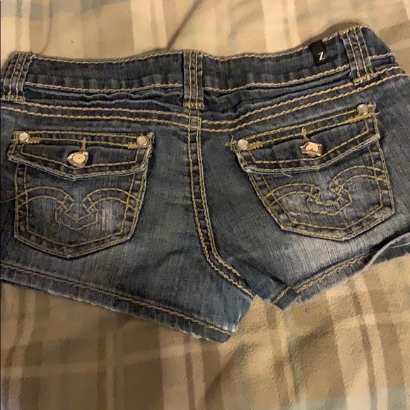 Shorts - Picture 3 of 3